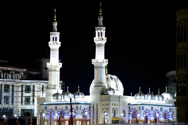 Egy Gyönyörű Fehér Kék Mecset Több Kupolák Minaretek Éjszaka Egy — Stock Fotó