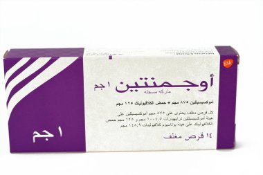 Kahire, Mısır, 4 Mayıs 2023 Augmentin 1g tablet, amoksisilin ve clavulanat potasyum, clavulanik asit, Beta-lactamase inhibitör sınıfı, Amoxicillin bakterilerle savaşan bir penisilin antibiyotiğidir.