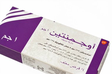 Kahire, Mısır, 4 Mayıs 2023 Augmentin 1g tablet, amoksisilin ve clavulanat potasyum, clavulanik asit, Beta-lactamase inhibitör sınıfı, Amoxicillin bakterilerle savaşan bir penisilin antibiyotiğidir.