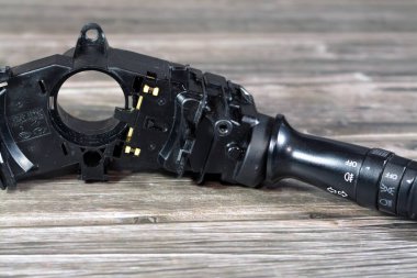 Kahire, Mısır, 4 Mayıs 2023: Kia ve Hyundai arabaları için araba dönüş sinyal kontrol kolu, kontak ışıkları, sis, dönüş, seçici forkus