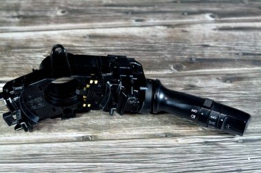 Kahire, Mısır, 4 Mayıs 2023: Kia ve Hyundai arabaları için araba dönüş sinyal kontrol kolu, kontak ışıkları, sis, dönüş, seçici forkus