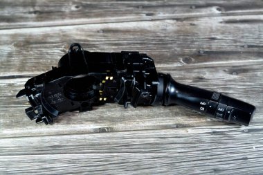 Kahire, Mısır, 4 Mayıs 2023: Kia ve Hyundai arabaları için araba dönüş sinyal kontrol kolu, kontak ışıkları, sis, dönüş, seçici forkus