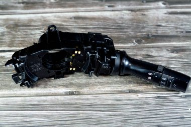 Kahire, Mısır, 4 Mayıs 2023: Kia ve Hyundai arabaları için araba dönüş sinyal kontrol kolu, kontak ışıkları, sis, dönüş, seçici forkus