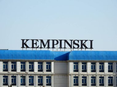 Kahire, Mısır, 4 Mayıs 2023: Kempinski Yeni Kahire Mısır, merkezi İsviçre 'nin Cenevre kentinde bulunan lüks bir otel yönetim şirketi. 1897 'de Berlin' de kurulan Hotelbetriebs-Aktiengesellschaft