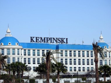 Kahire, Mısır, 4 Mayıs 2023: Kempinski Yeni Kahire Mısır, merkezi İsviçre 'nin Cenevre kentinde bulunan lüks bir otel yönetim şirketi. 1897 'de Berlin' de kurulan Hotelbetriebs-Aktiengesellschaft