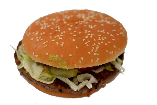 바삭바삭 도마도 절임을 햄버거 샌드위치 소스가 햄버거 샌드위치 — 스톡 사진