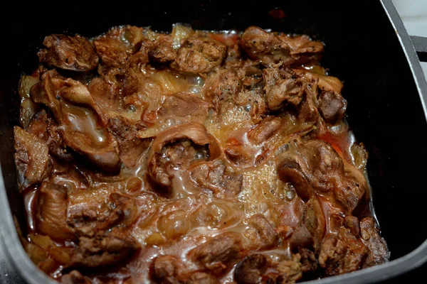 Gotowane Wątróbki Kurczaka Żołądki Serca Selektywne Skupienie Świeżej Wątroby Żołądka — Zdjęcie stockowe