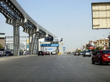 Kahire, Mısır, 10 Mayıs 2023: Yeni Kahire 'deki Baki Zaki Youssef araba tüneli, 6 Ekim 1973 savaşında suyu kullanarak Bar Lev hattını yok etme fikrini veren General Baky,