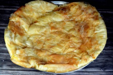 Mısırlı Feteer meshaltet, katmanlar üzerine katmanlar halinde hamur işi ve aralarında bir sürü ghee ya da tereyağı, ünlü Mısır hamur işi Mısır hamur tatlısı ve tereyağı tariflerinden biri,