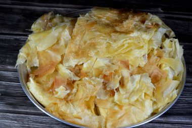 Mısırlı Feteer meshaltet, katmanlar üzerine katmanlar halinde hamur işi ve aralarında bir sürü ghee ya da tereyağı, ünlü Mısır hamur işi Mısır hamur tatlısı ve tereyağı tariflerinden biri,