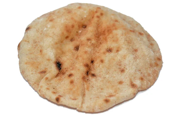 小麦ブランと小麦粉と伝統的なエジプトのフラットブレッド 非常に熱いオーブンで焼き通常のアーイシュバラディやエジプトのパン それは小麦の粉の混合物の結果であります 塩と水 — ストック写真