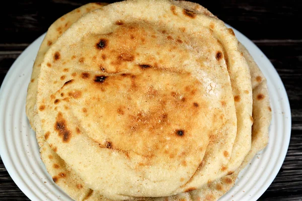 Traditionellt Egyptiskt Platt Bröd Med Vetekli Och Mjöl Vanlig Aish — Stockfoto