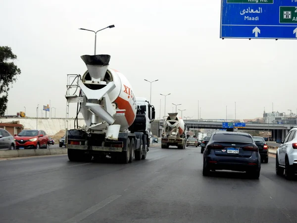 Cairo Egypt May 2023 Бетонна Вантажівка Транзитним Змішувачем Цементу Доставки — стокове фото