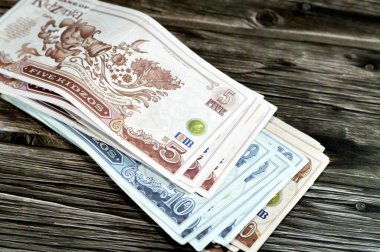 Kahire, Mısır, 26 Mayıs 2023: KidZos parası, KidZania 'nın para birimi, Meksika' nın uluslararası kapalı aile eğlence merkezleri zinciri, çocukların yetişkinlerin işlerini yapmasına ve para kazanmalarına izin veriyor