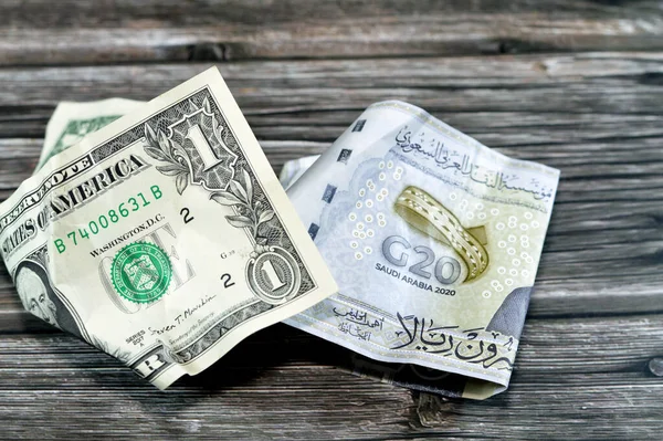 Морщинистые Смятые Деньги Саудовской Аравии Реалов Доллар Наличными Деньгами Денежная — стоковое фото