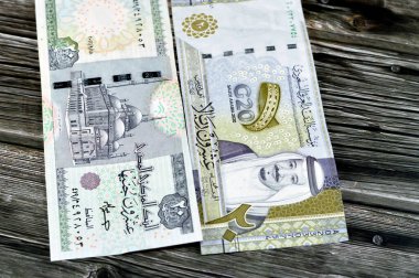 Suudi Arabistan 20 SAR 20 riyaller 20 LE 20 Mısırlı banknotlar, Mısırlı ve Suudi para bozdurma oranı Muhammed Ali Camii, Firavun savaş arabası ve frizbi, Kral Salman, harita