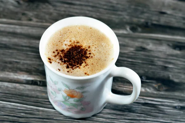 Segelas Cappuccino Yang Ditaburi Busa Krim Dan Kopi Sebuah Kopi — Stok Foto