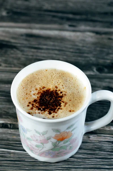 Ein Becher Cappuccino Mit Cremigem Schaum Und Kaffee Ein Kaffeegetränk — Stockfoto