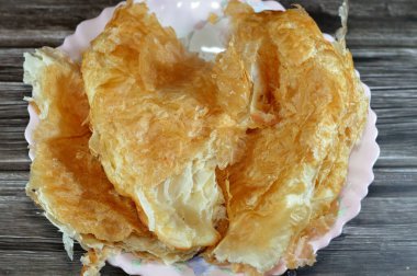 Mısırlı Feteer meshaltet, katmanlar üzerine katmanlar halinde hamur işi ve aralarında bir sürü ghee ya da tereyağı, ünlü Mısır hamur işi Mısır hamur tatlısı ve tereyağı tariflerinden biri,