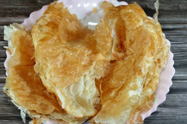 Mısırlı Feteer meshaltet, katmanlar üzerine katmanlar halinde hamur işi ve aralarında bir sürü ghee ya da tereyağı, ünlü Mısır hamur işi Mısır hamur tatlısı ve tereyağı tariflerinden biri,