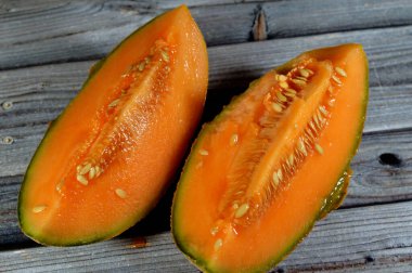 Muskmelon, salatalık melo ya da kavun, birçok yetiştirilmiş türde bir salatalık türü. Meyve bir pepo. Et ya tatlıdır ya da tatsızdır, misk kokulu olsun ya da olmasın.
