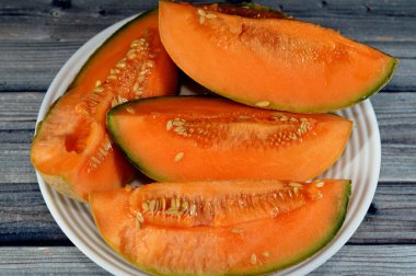 Muskmelon, salatalık melo ya da kavun, birçok yetiştirilmiş türde bir salatalık türü. Meyve bir pepo. Et ya tatlıdır ya da tatsızdır, misk kokulu olsun ya da olmasın.