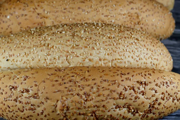 芝麻面包 一种新鲜的烤面包 法国菲诺面包 准备填饱肚子 通常用面粉 黄油和选择性调料制成 — 图库照片