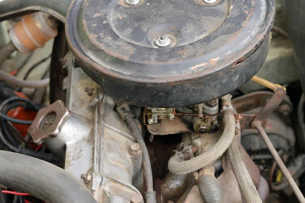 Eski Bir Otomobilin Bakımı Buji Radyatör Dağıtımcı Motor Hava Filtresi — Stok fotoğraf