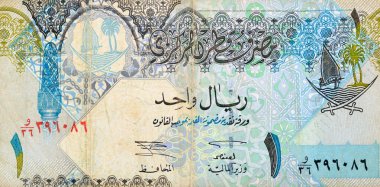 Katar Riyal nakit para birimi Katar banknotunun 1 Katarlı Riyal tarafının büyük bir parçası Ornated sütun, kemerler, yelkenli, palmiye ağaçları, çapraz kılıçlar, antika eski Katar faturası
