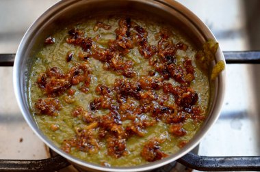 Bissara ya da bisssouro yemeği eski Mısır dilinde pişmiş fasulye, Bessara, Besarah ve Tamarakt, Split fava fasulyesi, soğan, sarımsak, taze aromatik otlar ve yavaşça pişirilmiş baharatlar anlamına gelir.