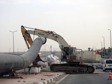 Kahire, Mısır, 31 Mayıs 2023: Mısır 'daki büyük su borularını yerleştirme hazırlıkları, hijyen boruları, altyapı ve gayrimenkul geliştirme projeleri, su hatları