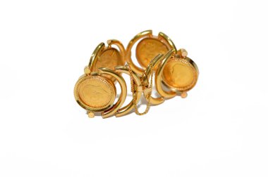 Hükümdar, nominal değeri bir sterlin, bir külçe para olan bir İngiliz altın sikkesidir ve bazen George ve Ejderha 'nın dizaynı ile mücevhere monte edilir.