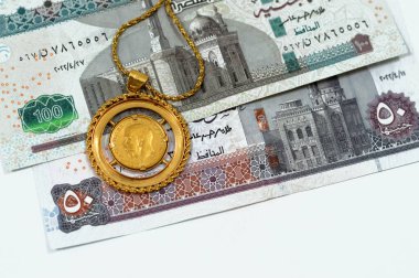 EGP Mısır 'daki mücevher veya mücevherler nakit para banknotu, İngiliz altın sikkesi külçe para şekilleri George ve ejderha, Mısır' daki altın fiyat ve enflasyon kavramı