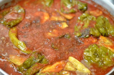 Musakka, patlıcan ya da patates bazlı, biber ve dolmalık biber tarifi, Balkanlar ve Orta Doğu 'da sıkça rastlanan, pek çok bölgesel çeşitliliğe sahip bir tür.