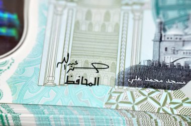 Yeni Mısır 20 EGP LE 20 EGP nakit para banknotu Mohamed Ali camii, dokunsal ADA Braille noktaları ile süslenmiş, Kraliçe Kleopatra, Büyük Piramit, firavun askeri savaş arabası
