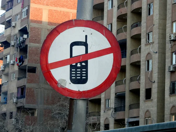 Каир Египет Июня 2023 Использовать Мобильный Телефон Время Вождения Знак — стоковое фото