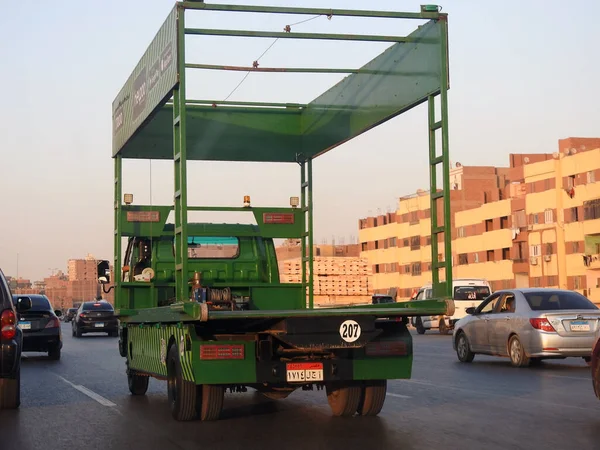 Cairo Egypt Червня 2023 Електромобіль Встановив Підйомний Підйомник Плоскій Машині — стокове фото