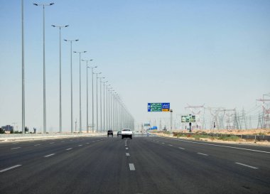 Kahire, Mısır, 30 Haziran 2023: Kahire Süveyş karayolu geliştirme projesi Kahire 'den Süveyş' e genişleme ve geliştirme çalışmaları içeriyor.