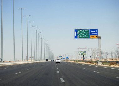 Kahire, Mısır, 30 Haziran 2023: Kahire Süveyş karayolu geliştirme projesi Kahire 'den Süveyş' e genişleme ve geliştirme çalışmaları içeriyor.