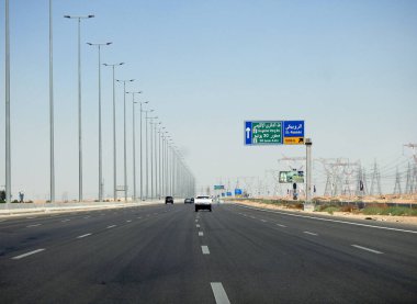 Kahire, Mısır, 30 Haziran 2023: Kahire Süveyş karayolu geliştirme projesi Kahire 'den Süveyş' e genişleme ve geliştirme çalışmaları içeriyor.