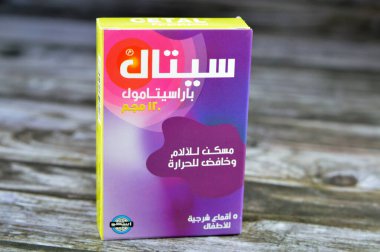 Kahire, Mısır, 26 Haziran 2023: CETAL (Parasetamol) 120 mg Çocuklar için Fitiller, Analjezik, Antitipyretik, EGYPTIAN INT. FARMACEUTİK Endüstri Komutanı. (E.I.P.I.CO.) EPICO