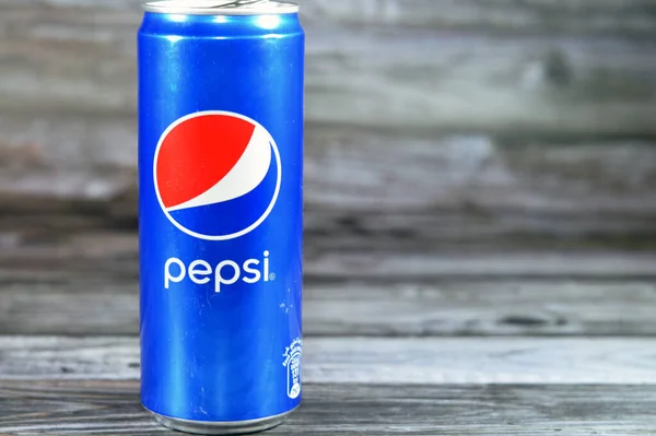 Kairó Egyiptom 2023 Június Pepsi Doboz Cola Ízű Műanyag Palack — Stock Fotó