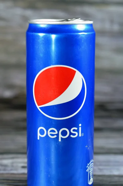 Kairo Ägypten Juni 2023 Pepsi Dose Eine Plastikflasche Mit Cola — Stockfoto