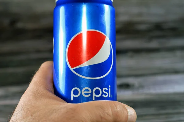 Kairo Ägypten Juni 2023 Pepsi Dose Eine Plastikflasche Mit Cola — Stockfoto
