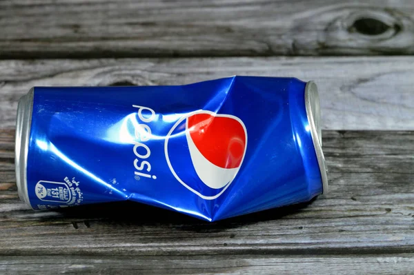 Káhira Egypt Června 2023 Drcený Pepsi Plechovka Cola Chuť Plastové — Stock fotografie