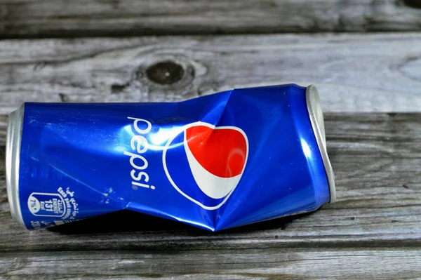Cairo Egypte Juni 2023 Verpletterde Pepsi Kan Cola Smaak Plastic — Stockfoto