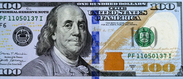 100 100ドル紙幣紙幣シリーズ2017の反対側の大きな断片 米国通貨の米国大統領ベンジャミン フランクリンの肖像画 — ストック写真
