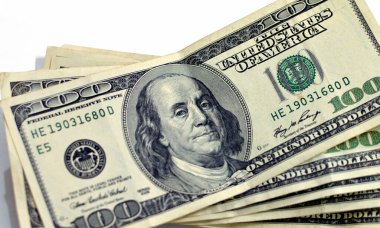 100 dolarlık banknot nakit para eski seriler Başkan Benjamin Franklin 'in portresi ters yönde bağımsızlık salonu eski Amerikan parasının antika retro