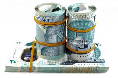 Yeni Mısır 20 EGP LE 20 polimer nakit para banknotu Mohamed Ali Camii, dokunsal ADA Braille noktalarıyla süslenmiş, Kraliçe Kleopatra, Büyük Piramit ve firavun askeri savaş arabası