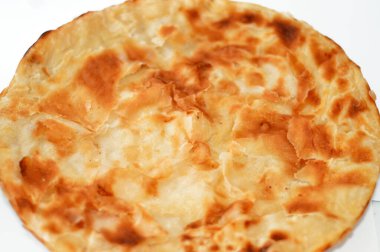 Mısırlı Feteer meshaltet, katmanlar üzerine katmanlar halinde hamur işi ve aralarında bir sürü ghee ya da tereyağı, ünlü Mısır hamur işi Mısır hamur tatlısı ve tereyağı tariflerinden biri,